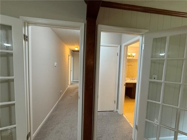 Building Photo - 3155 Oak Dr