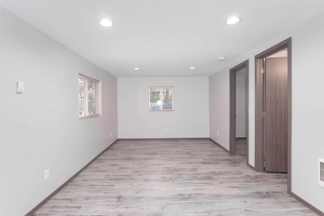 Building Photo - **Coming Soon** Fully Renovated small cozy 2 Bed 1 Bath Guest Cottage with complete updates LOOK