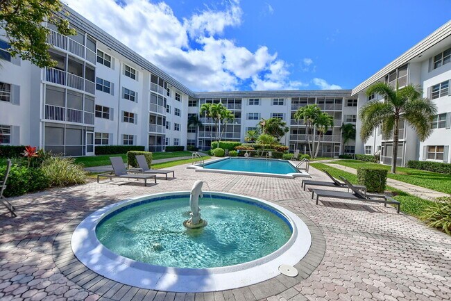 Building Photo - 200 W Camino Real