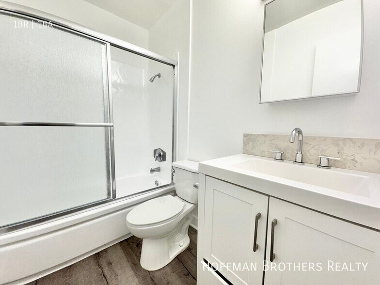 Building Photo - 5415 Newcastle Ave