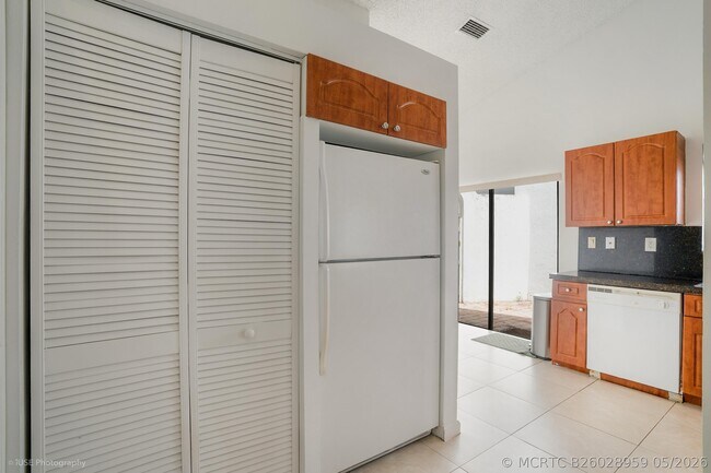 Building Photo - 21712 Wapford Way