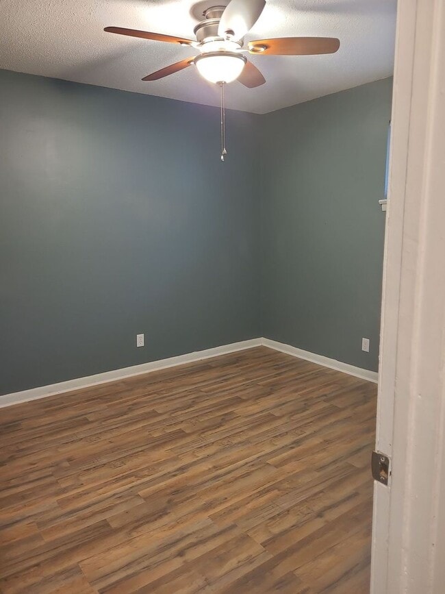 Building Photo - Available in Red Bank! 2 Bedroom 1 Bathroom with Covered Porch!