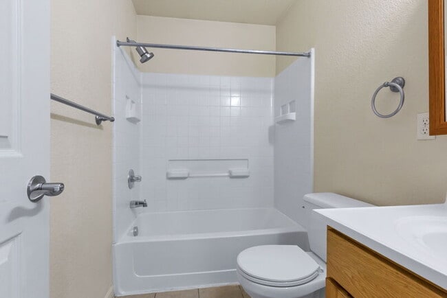 Building Photo - 1577 Chase St