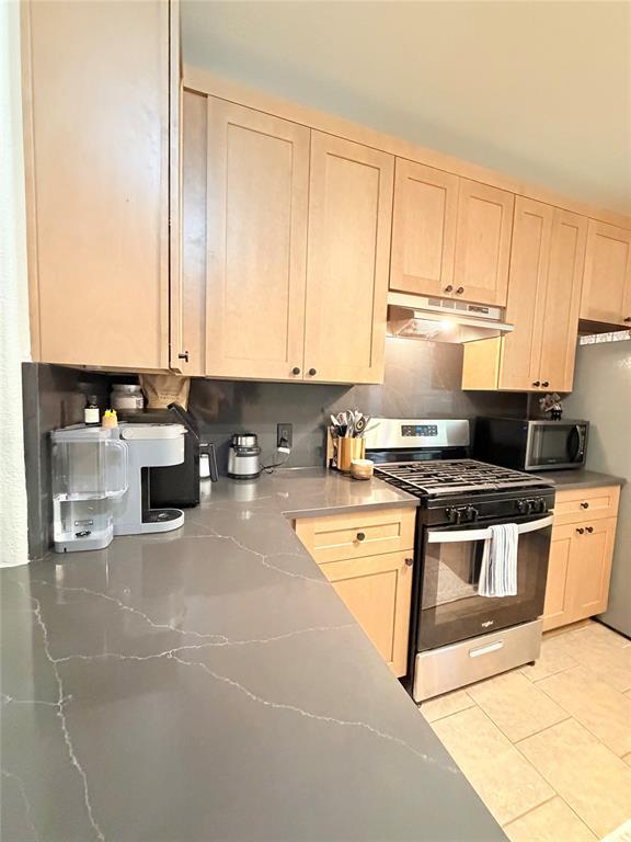Building Photo - 2419 Allred Dr