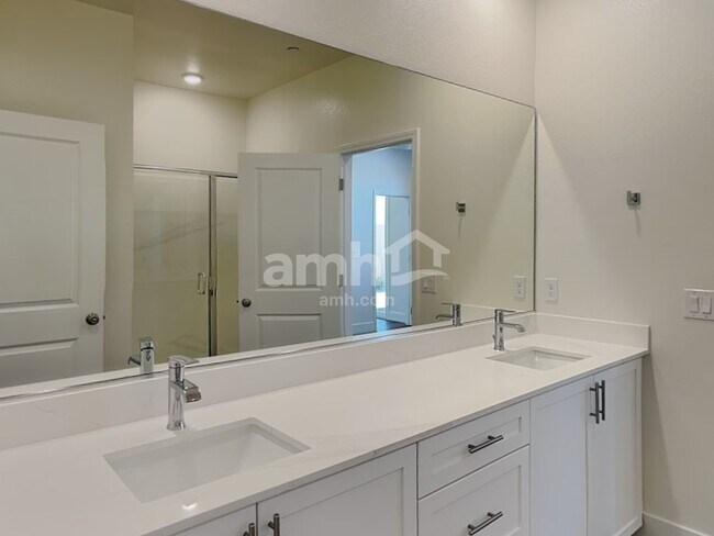 Building Photo - 522 Silverbell Falls Pl