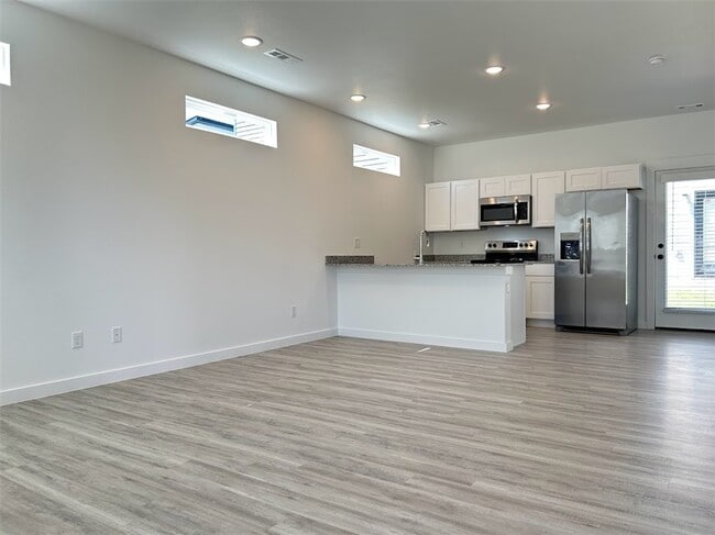 Building Photo - 960 Ventnor Ave