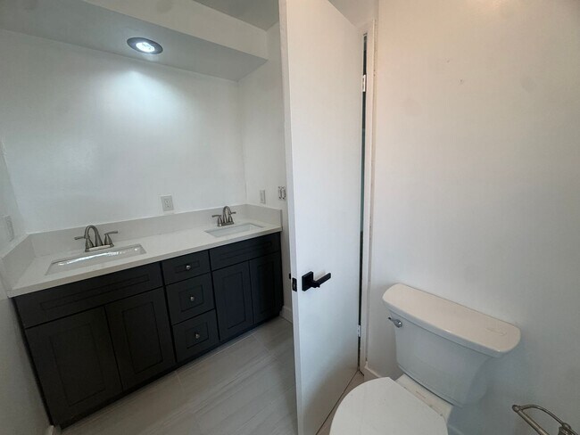 Building Photo - 3212 W 84th Pl