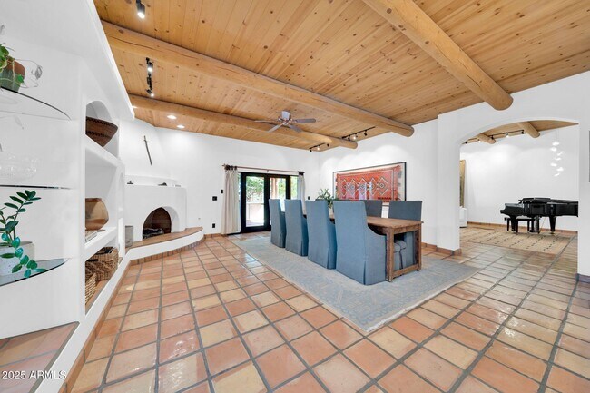 Building Photo - 110 E Concorda Dr