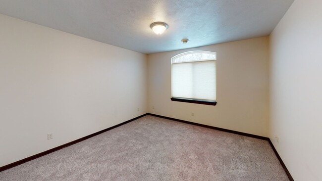 Building Photo - 3 BD, 2 BA IN TEA! LOCATION! LOCATION! LOCATION! AMENITY FILLED, PET FRIENDLY TOWN HOME!
