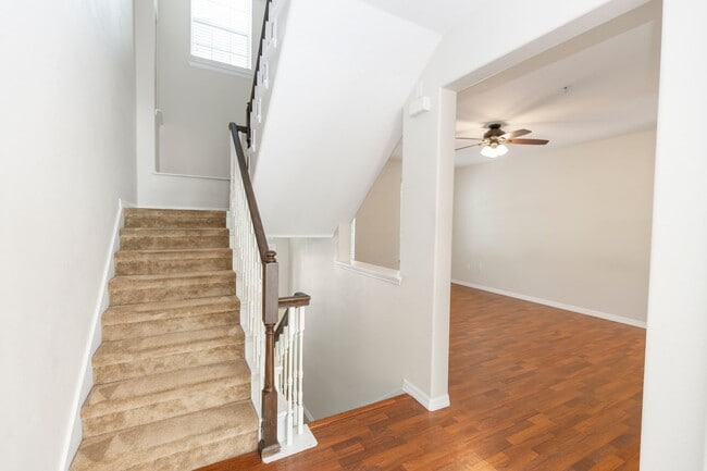 Building Photo - 3-story, 3/3.5, updated, townhome in the h...