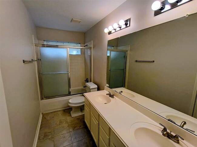 Building Photo - 1512 Pine Ridge Ln