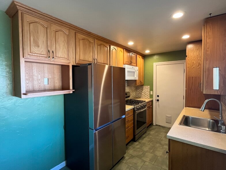 Building Photo - 4058 Lambert Rd