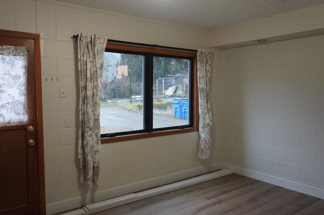 Building Photo - 5716 Alki Rd