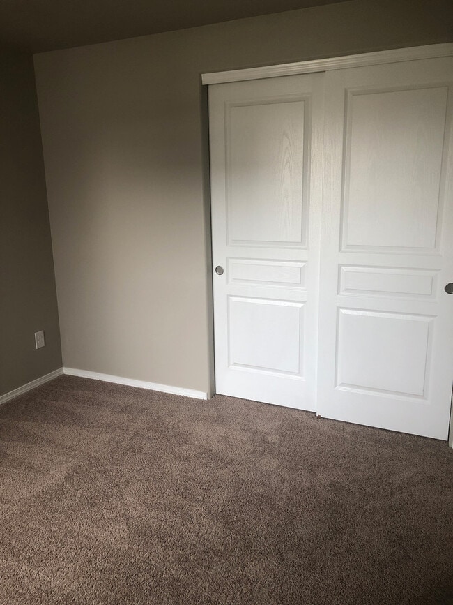 Building Photo - Newer Construction For Rent