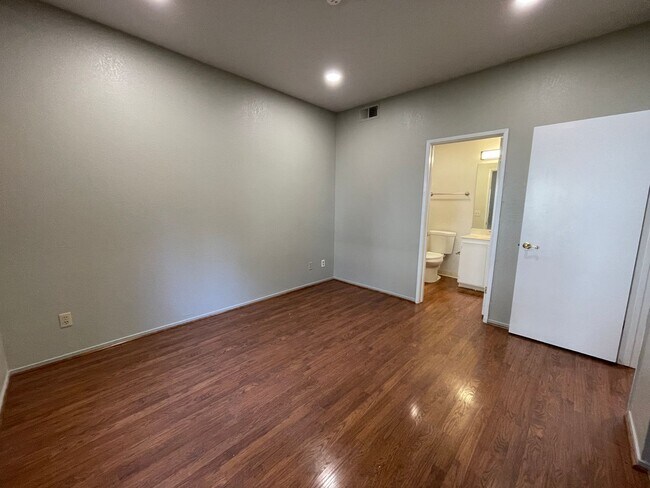 Building Photo - Bright Spacious Downstairs 1 bedroom 1 bath Condo in Serene North San Jose Community