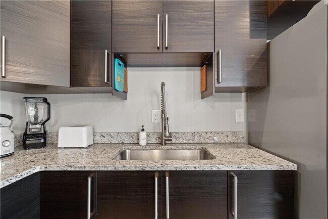 Building Photo - 1412 Allene Ave SW