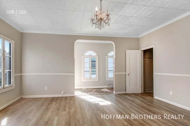 Building Photo - 1737 N Cherokee Ave