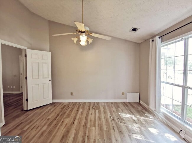 Building Photo - 2100 Racquet Club Cir NW