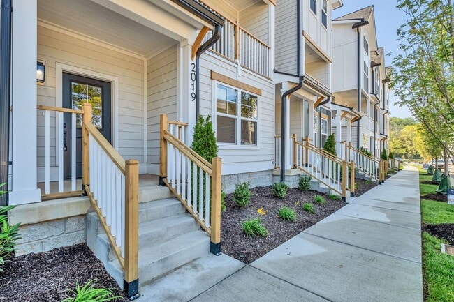 Building Photo - Bright and Airy Townhome at Maple Grove in East!