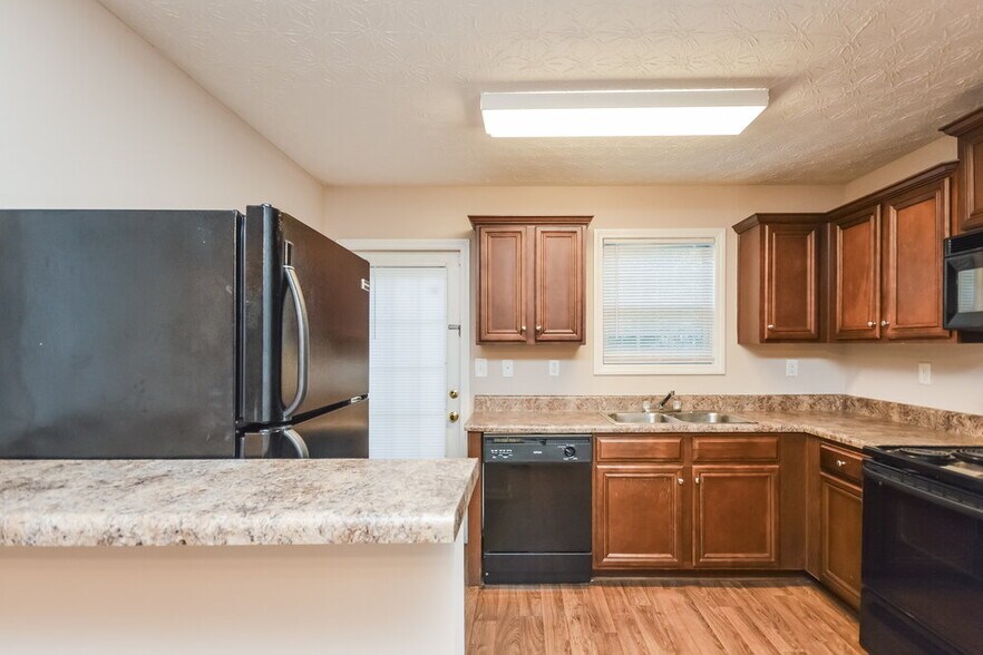 Building Photo - 1053 Wedgewood Ct NE
