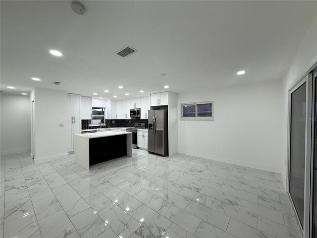 Building Photo - 5039 Pelican Dr