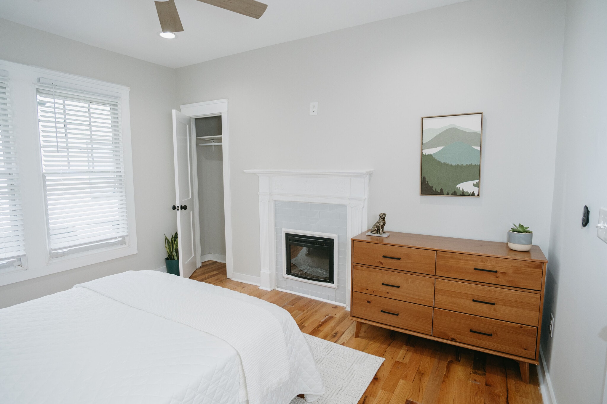 Building Photo - 733 Bonnie Brae Ave SW