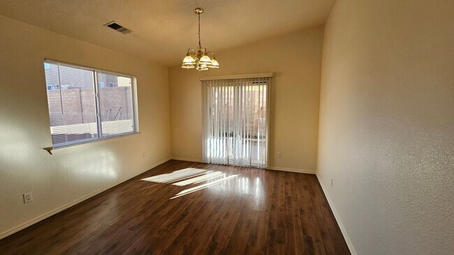 Building Photo - NW 4 Bedroom 2.5 Bath Home Available now!