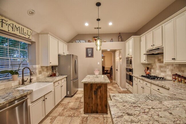 Building Photo - 18415 Little Fawn Dr