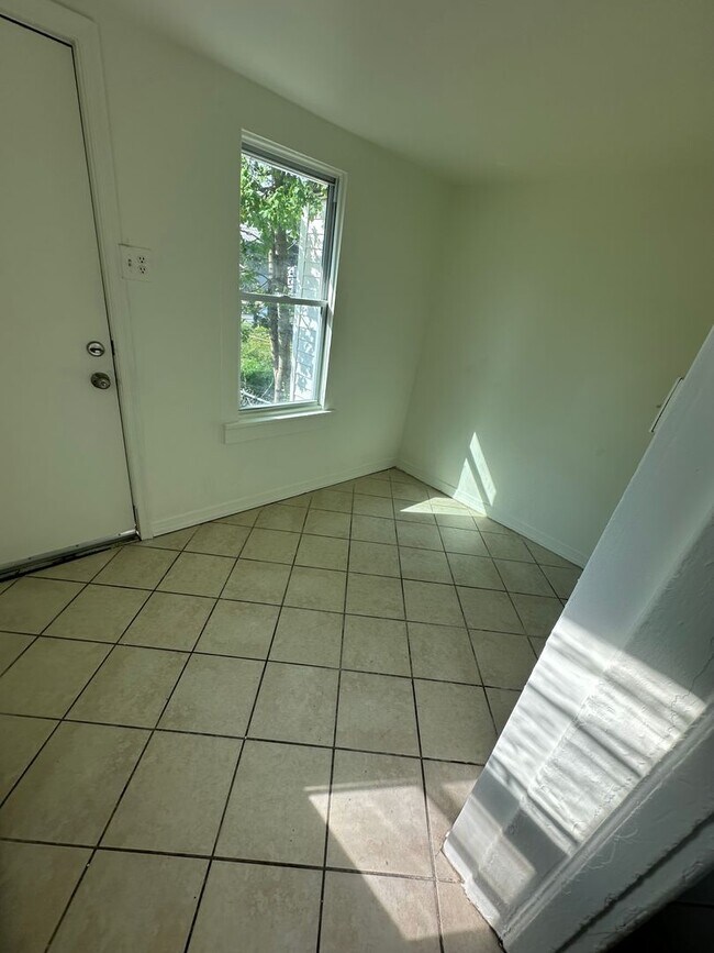 Building Photo - Beautiful 4 bedroom house for rent
