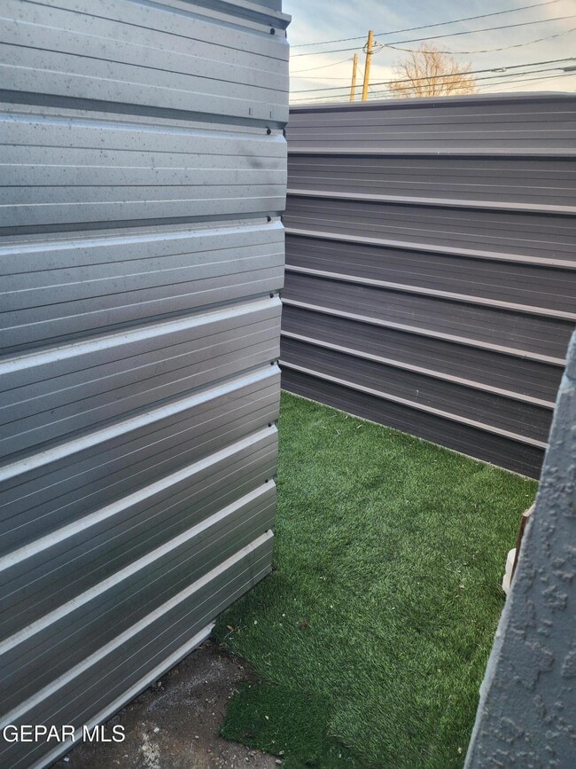 Building Photo - 2300 Bassett Ave