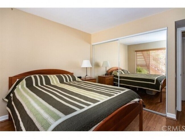Building Photo - RB 1 Br 1 Bath Granite Kitchen Luxury Condo $2400 Avail July 1st