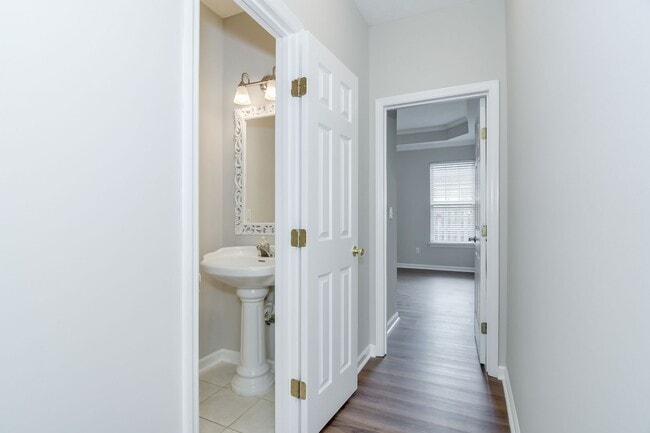 Building Photo - 3 Bedroom Townhouse in Evans