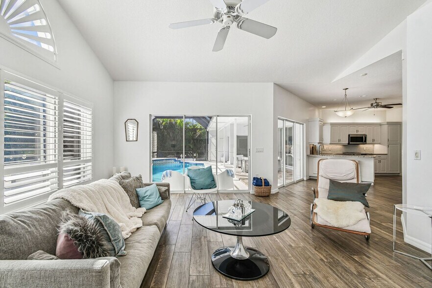 Building Photo - 423 Bellini Cir