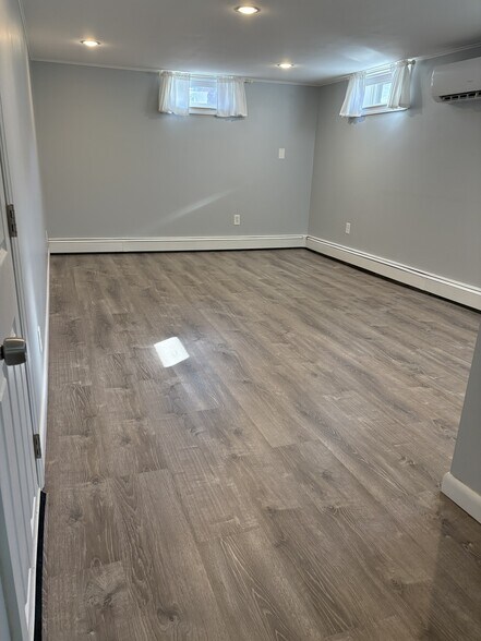 Building Photo - 440 Lockwood Dr