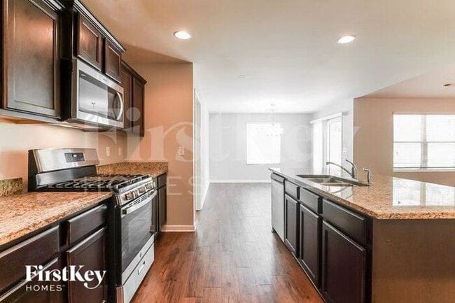 Building Photo - 4631 Woodford Cir