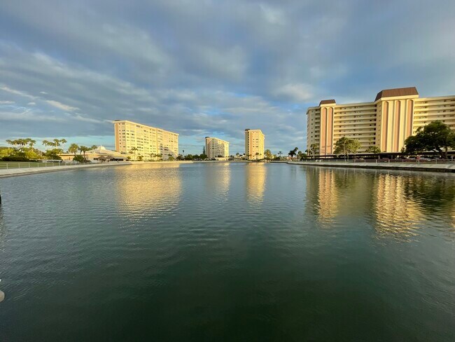 Building Photo - 4750 Cove Cir