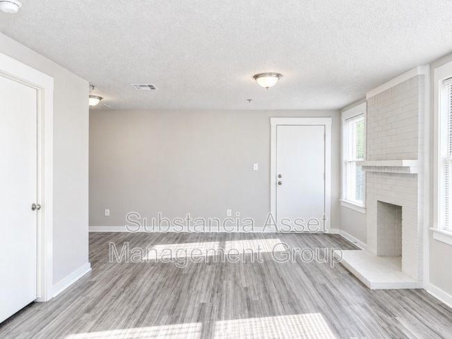 Building Photo - 727 Culbertson Dr