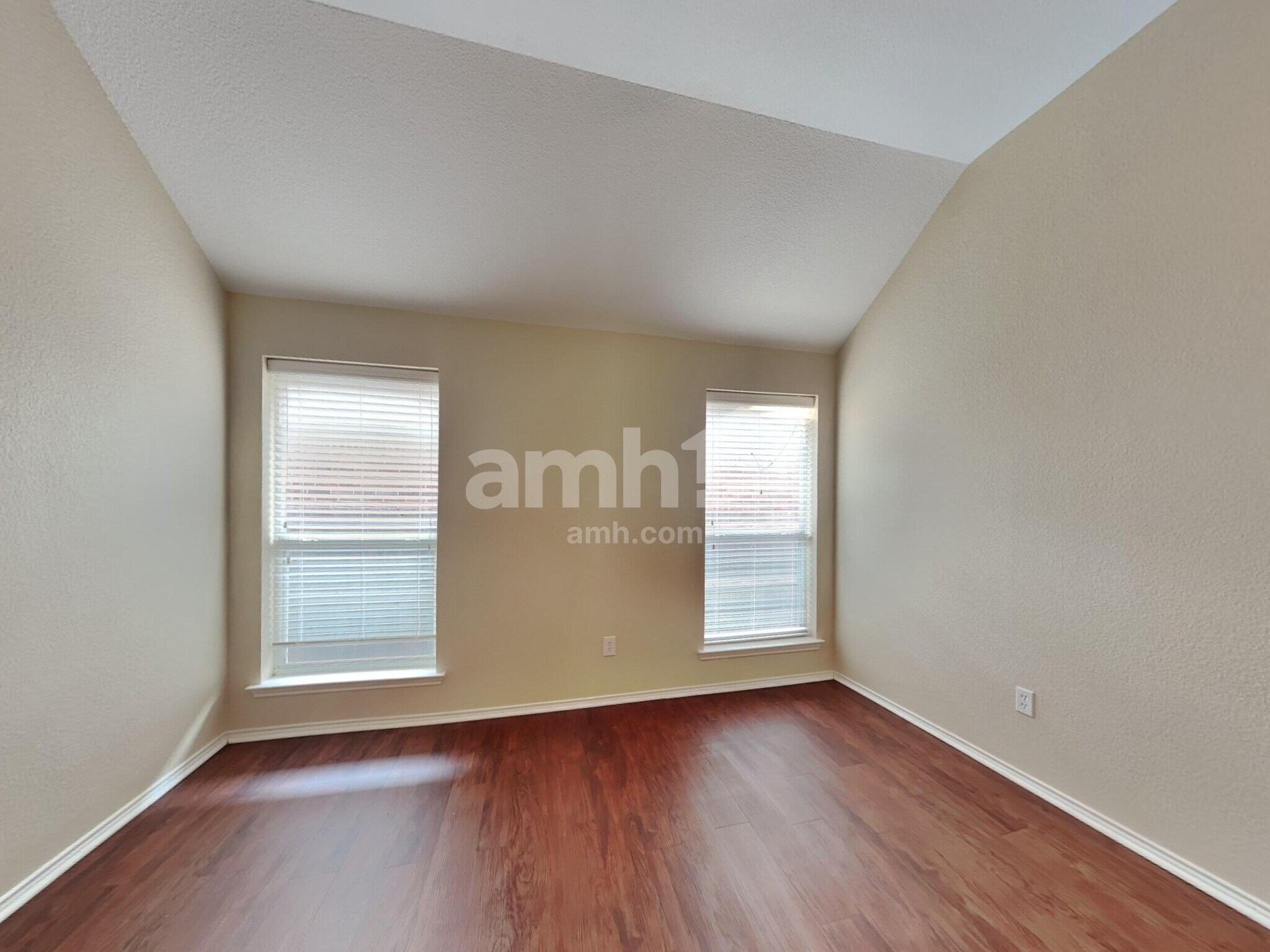 Building Photo - 9812 Sparrow Hawk Ln