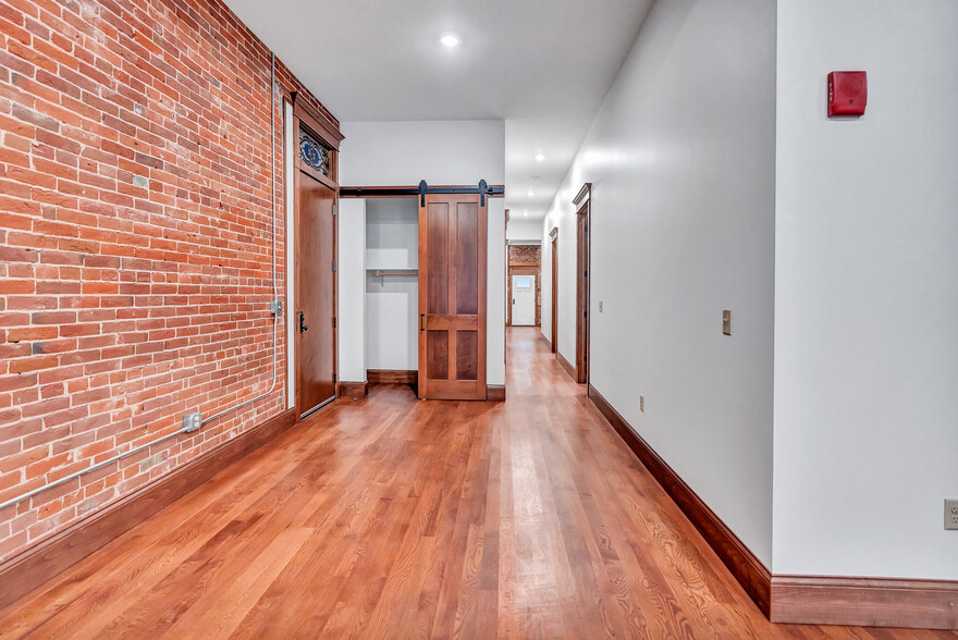 Building Photo - 316 4th St S