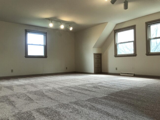 Building Photo - 1305 Temkin Ave