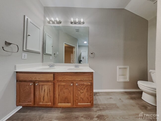 Building Photo - 13233 Evergreen Dr