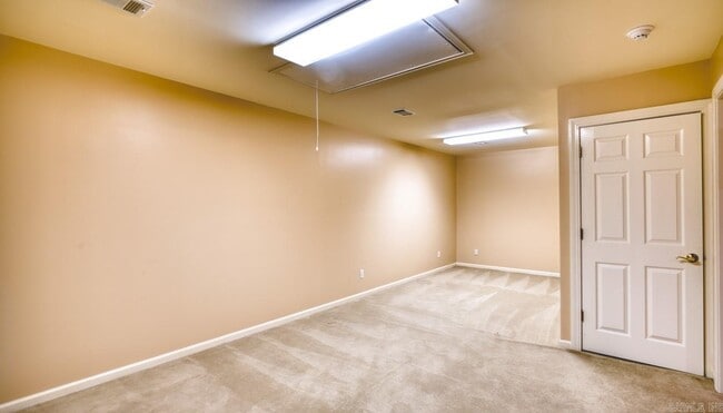 Building Photo - 2213 Doral Dr