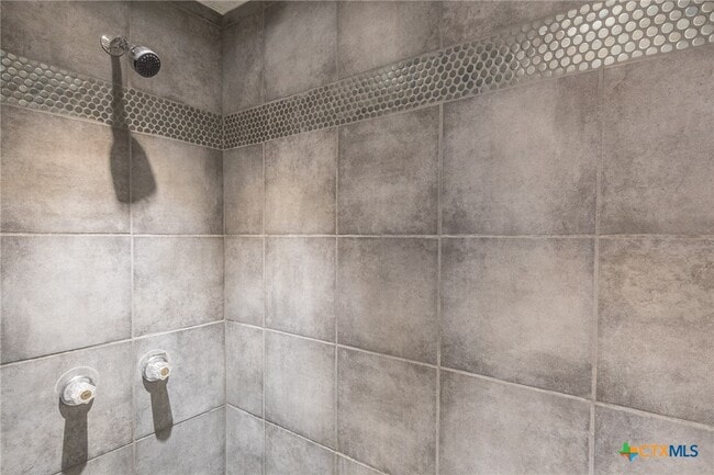 Building Photo - 803 Happy Haven Rd