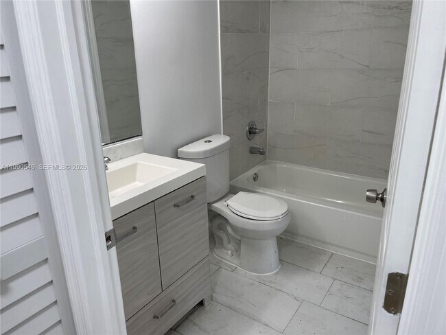 Building Photo - 10630 SW 157th Ct