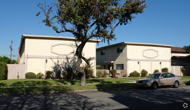 Primary Photo - 3881-3891 Howard Ave