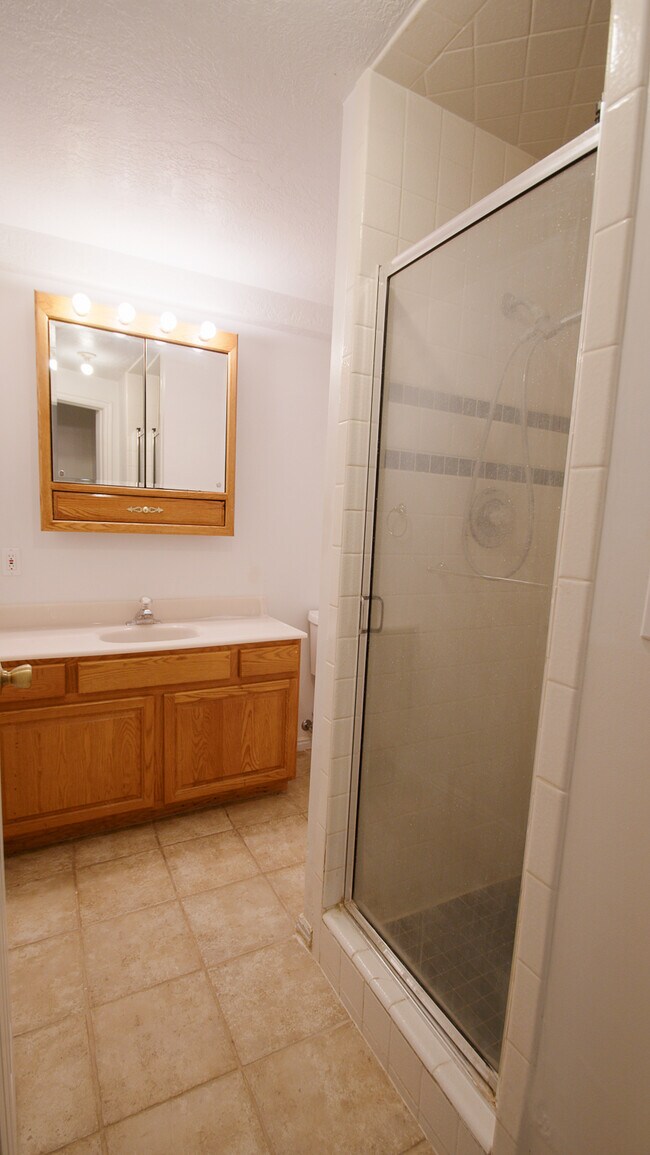 Building Photo - 2455 S Bluff Rd