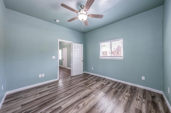 Building Photo - CUSD Home, 2BR/1BA, Modern Updates - Built...