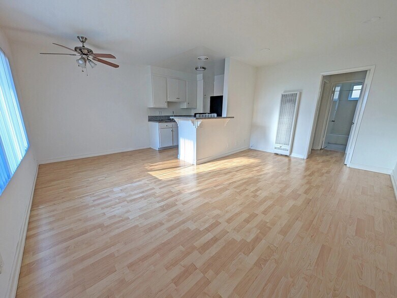 Building Photo - 4215 McLaughlin Ave