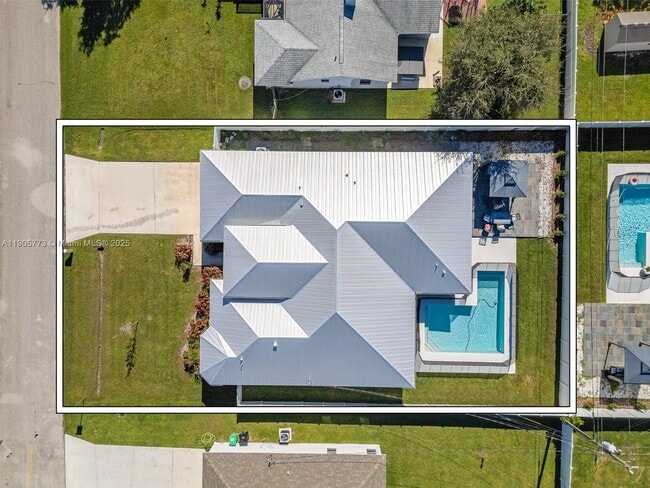 Building Photo - 4609 SW Pearl St