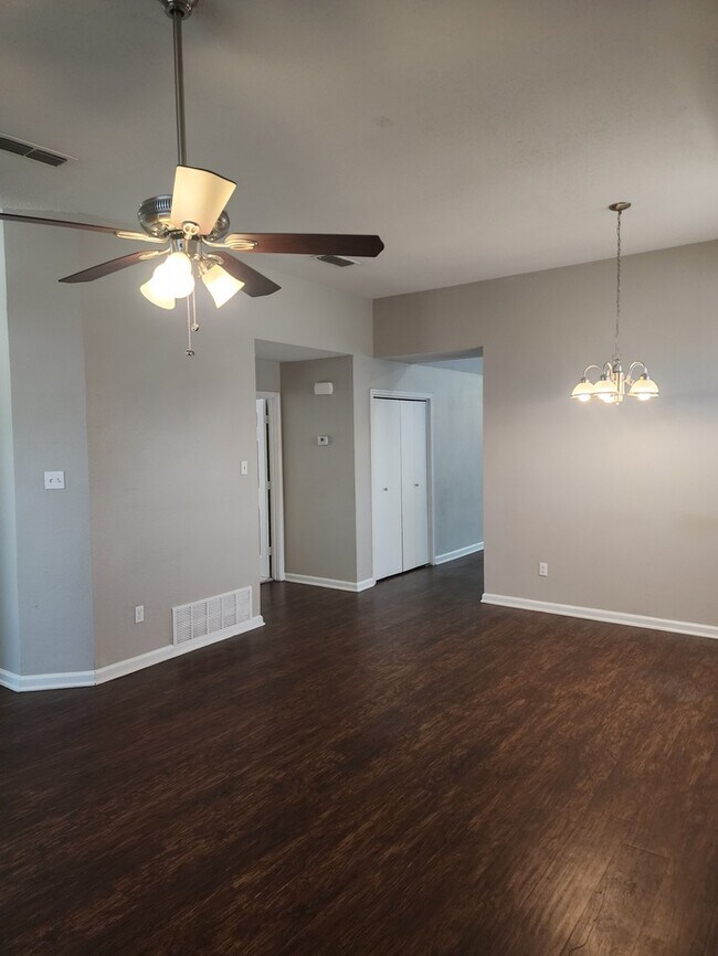 Building Photo - 700 Cross Ridge Ct